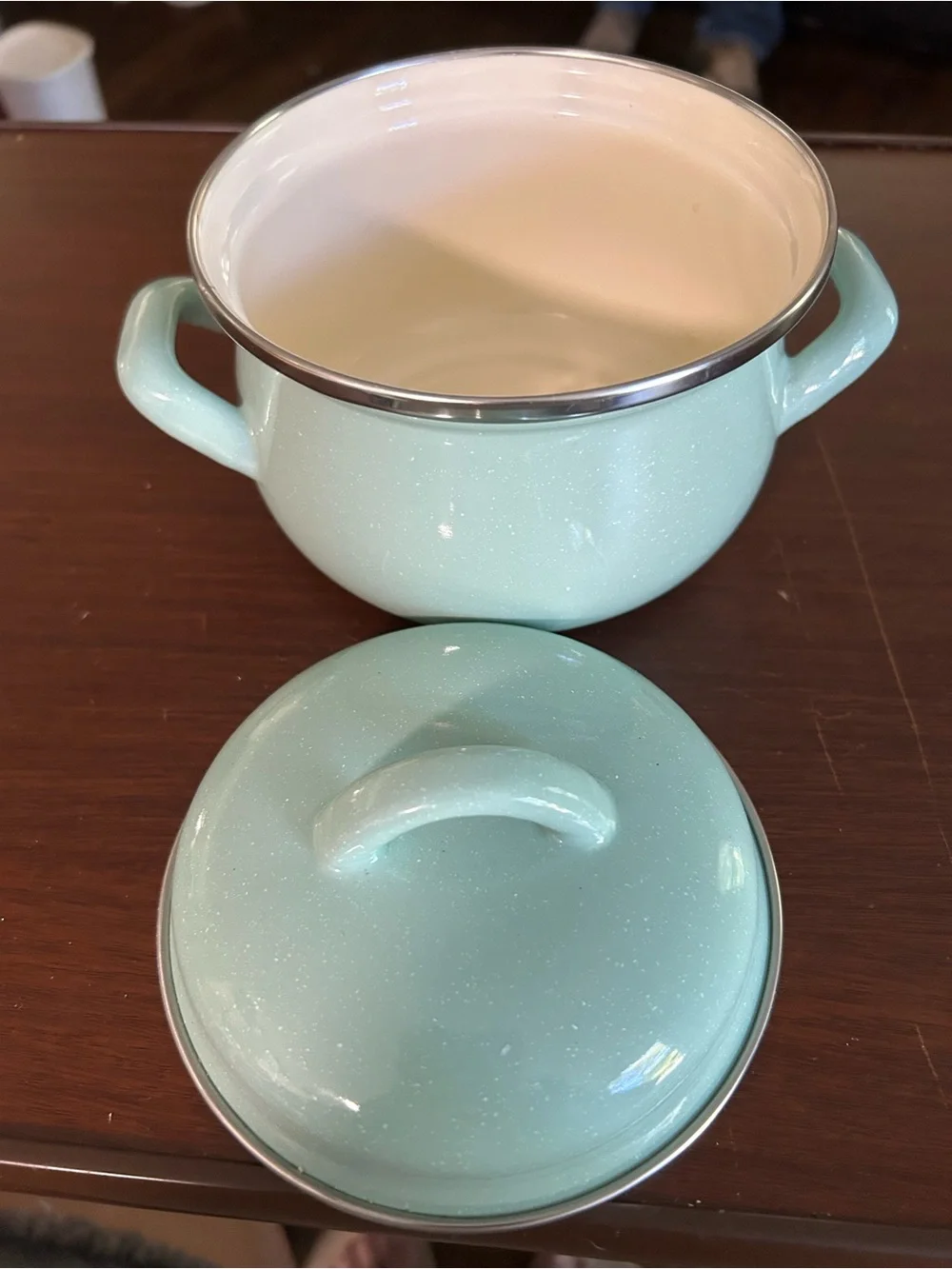 Crofton light Green Enamel 1 quart casserole dish.
